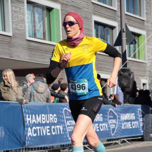 06.04.2025 - 44. Internationalen Wilhelmsburger Insellauf A. Gomolzig http://msf.ph/oto/7575974 06.04.2025 10:35:42 Ziel 4216, 4312, 4396 meine-sportfotos.de