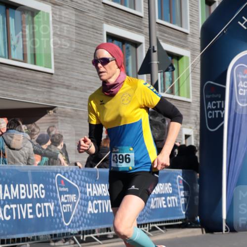 06.04.2025 - 44. Internationalen Wilhelmsburger Insellauf A. Gomolzig http://msf.ph/oto/7575978 06.04.2025 10:35:42 Ziel 4216, 4312, 4396 meine-sportfotos.de