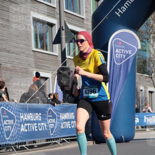 06.04.2025 - 44. Internationalen Wilhelmsburger Insellauf A. Gomolzig http://msf.ph/oto/7575987 06.04.2025 10:35:41 Ziel 4216, 4312, 4396 meine-sportfotos.de