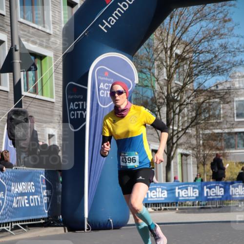 06.04.2025 - 44. Internationalen Wilhelmsburger Insellauf A. Gomolzig http://msf.ph/oto/7576001 06.04.2025 10:35:41 Ziel 4216, 4312, 4396 meine-sportfotos.de