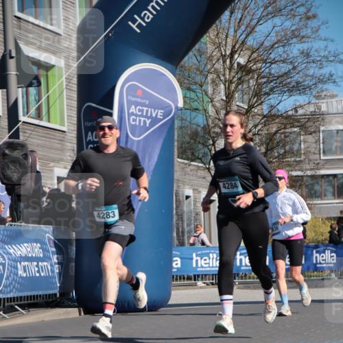 06.04.2025 - 44. Internationalen Wilhelmsburger Insellauf A. Gomolzig http://msf.ph/oto/7576065 06.04.2025 10:35:31 Ziel 3936, 3958, 4283, 4284, 4603 meine-sportfotos.de
