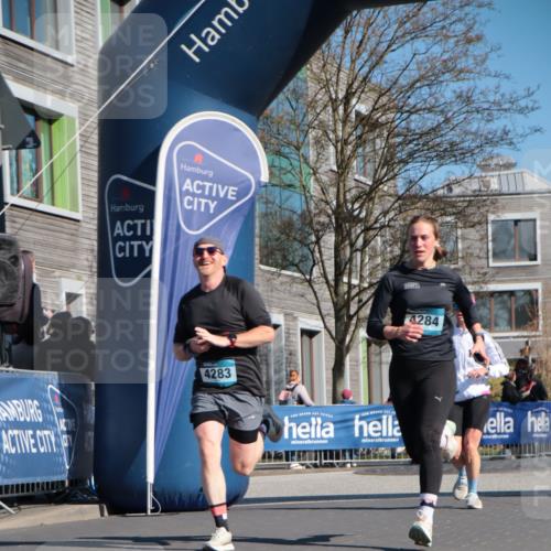 06.04.2025 - 44. Internationalen Wilhelmsburger Insellauf A. Gomolzig http://msf.ph/oto/7576077 06.04.2025 10:35:31 Ziel 3936, 3958, 4283, 4284, 4603 meine-sportfotos.de