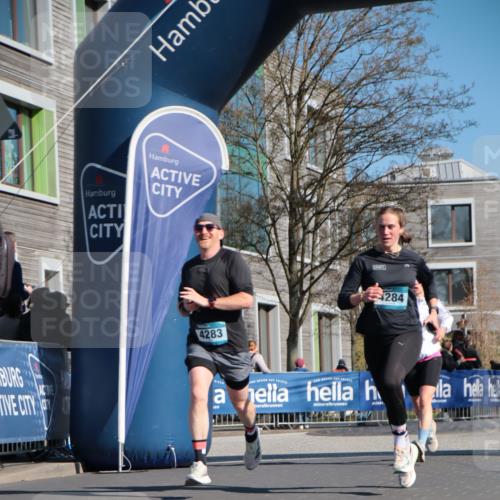 06.04.2025 - 44. Internationalen Wilhelmsburger Insellauf A. Gomolzig http://msf.ph/oto/7576081 06.04.2025 10:35:31 Ziel 3936, 3958, 4283, 4284, 4603 meine-sportfotos.de