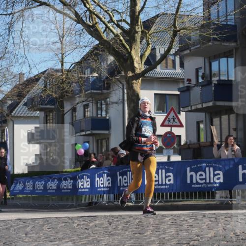 06.04.2025 - 44. Internationalen Wilhelmsburger Insellauf Luisa Fischer http://msf.ph/oto/7576103 06.04.2025 10:42:54 Ziel 3927, 3743 meine-sportfotos.de