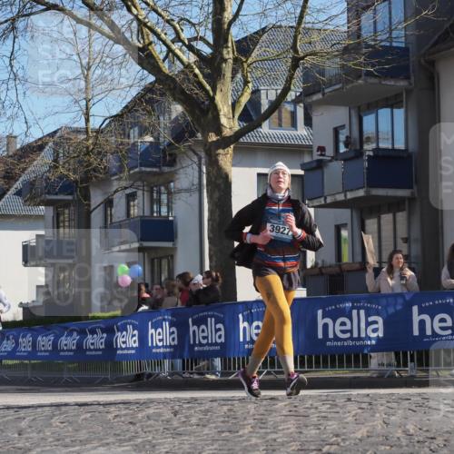 06.04.2025 - 44. Internationalen Wilhelmsburger Insellauf Luisa Fischer http://msf.ph/oto/7576125 06.04.2025 10:42:54 Ziel 3927 meine-sportfotos.de