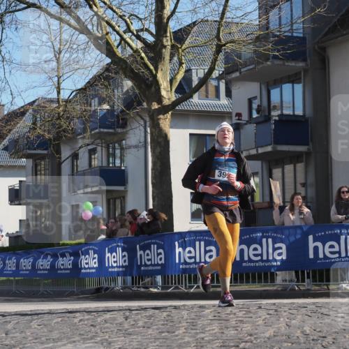 06.04.2025 - 44. Internationalen Wilhelmsburger Insellauf Luisa Fischer http://msf.ph/oto/7576136 06.04.2025 10:42:54 Ziel 39 meine-sportfotos.de