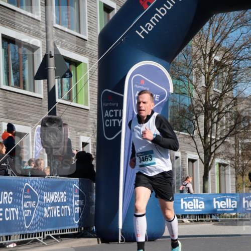 06.04.2025 - 44. Internationalen Wilhelmsburger Insellauf A. Gomolzig http://msf.ph/oto/7576212 06.04.2025 10:35:12 Ziel 3118, 3463, 3806, 5029 meine-sportfotos.de