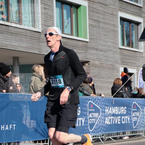 06.04.2025 - 44. Internationalen Wilhelmsburger Insellauf A. Gomolzig http://msf.ph/oto/7576244 06.04.2025 10:35:07 Ziel 3118, 3463 meine-sportfotos.de