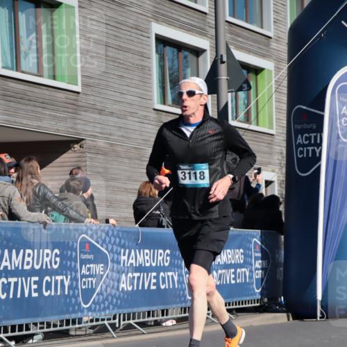 06.04.2025 - 44. Internationalen Wilhelmsburger Insellauf A. Gomolzig http://msf.ph/oto/7576265 06.04.2025 10:35:07 Ziel 3118, 3463 meine-sportfotos.de
