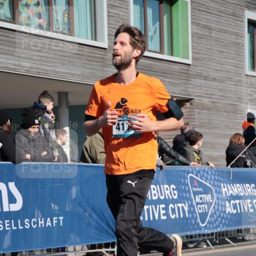 06.04.2025 - 44. Internationalen Wilhelmsburger Insellauf A. Gomolzig http://msf.ph/oto/7576272 06.04.2025 10:35:00 Ziel 4178 meine-sportfotos.de