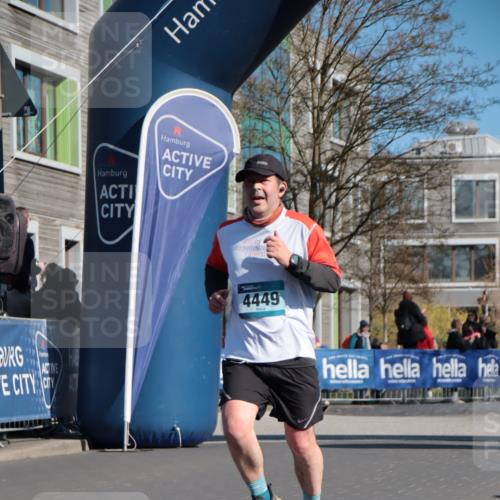 06.04.2025 - 44. Internationalen Wilhelmsburger Insellauf A. Gomolzig http://msf.ph/oto/7576288 06.04.2025 10:34:53 Ziel 3777, 4178, 4346, 4449 meine-sportfotos.de