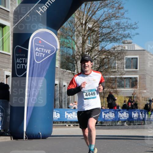 06.04.2025 - 44. Internationalen Wilhelmsburger Insellauf A. Gomolzig http://msf.ph/oto/7576293 06.04.2025 10:34:53 Ziel 3777, 4178, 4346, 4449 meine-sportfotos.de