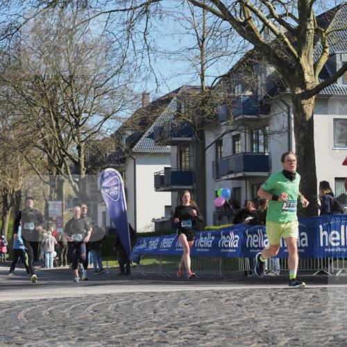 06.04.2025 - 44. Internationalen Wilhelmsburger Insellauf Luisa Fischer http://msf.ph/oto/7576295 06.04.2025 10:38:00 Ziel 4278, 4279, 3840, 4290 meine-sportfotos.de