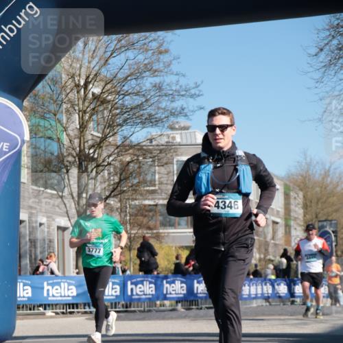 06.04.2025 - 44. Internationalen Wilhelmsburger Insellauf A. Gomolzig http://msf.ph/oto/7576313 06.04.2025 10:34:49 Ziel 3777, 4346, 4449 meine-sportfotos.de