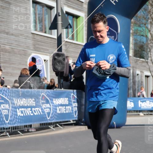 06.04.2025 - 44. Internationalen Wilhelmsburger Insellauf A. Gomolzig http://msf.ph/oto/7576325 06.04.2025 10:34:41 Ziel 3183, 4152, 4529, 4616 meine-sportfotos.de
