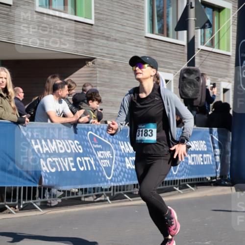06.04.2025 - 44. Internationalen Wilhelmsburger Insellauf A. Gomolzig http://msf.ph/oto/7576332 06.04.2025 10:34:40 Ziel 3183, 4152, 4529, 4616 meine-sportfotos.de