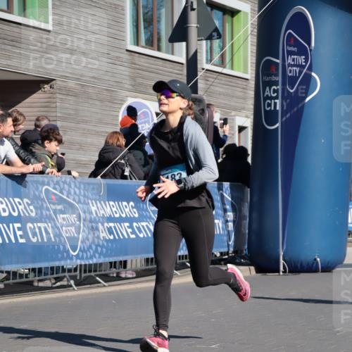 06.04.2025 - 44. Internationalen Wilhelmsburger Insellauf A. Gomolzig http://msf.ph/oto/7576336 06.04.2025 10:34:40 Ziel 3183, 4152, 4529, 4616 meine-sportfotos.de