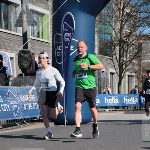 06.04.2025 - 44. Internationalen Wilhelmsburger Insellauf A. Gomolzig http://msf.ph/oto/7576360 06.04.2025 10:34:38 Ziel 3183, 4152, 4529, 4616 meine-sportfotos.de