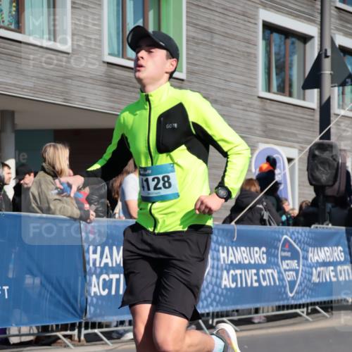 06.04.2025 - 44. Internationalen Wilhelmsburger Insellauf A. Gomolzig http://msf.ph/oto/7576369 06.04.2025 10:34:30 Ziel 4128 meine-sportfotos.de