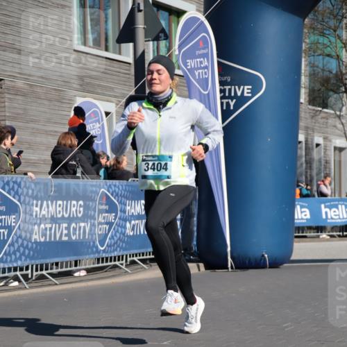06.04.2025 - 44. Internationalen Wilhelmsburger Insellauf A. Gomolzig http://msf.ph/oto/7576397 06.04.2025 10:34:17 Ziel 3267, 3404, 4294 meine-sportfotos.de