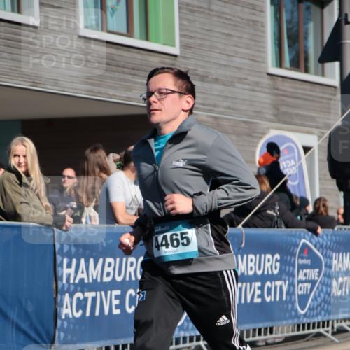 06.04.2025 - 44. Internationalen Wilhelmsburger Insellauf A. Gomolzig http://msf.ph/oto/7576433 06.04.2025 10:33:50 Ziel 3909, 4465 meine-sportfotos.de