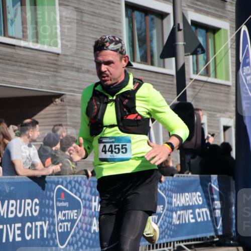 06.04.2025 - 44. Internationalen Wilhelmsburger Insellauf A. Gomolzig http://msf.ph/oto/7576447 06.04.2025 10:33:44 Ziel 3585, 3826, 3909, 4262, 4455, 4465, 5033 meine-sportfotos.de
