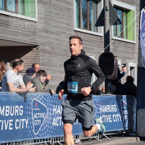 06.04.2025 - 44. Internationalen Wilhelmsburger Insellauf A. Gomolzig http://msf.ph/oto/7576463 06.04.2025 10:33:40 Ziel 3585, 3826, 4262, 4455, 5033 meine-sportfotos.de