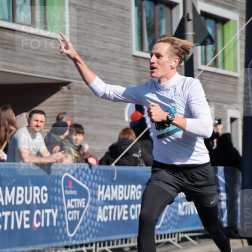 06.04.2025 - 44. Internationalen Wilhelmsburger Insellauf A. Gomolzig http://msf.ph/oto/7576484 06.04.2025 10:33:34 Ziel 4058, 4262 meine-sportfotos.de