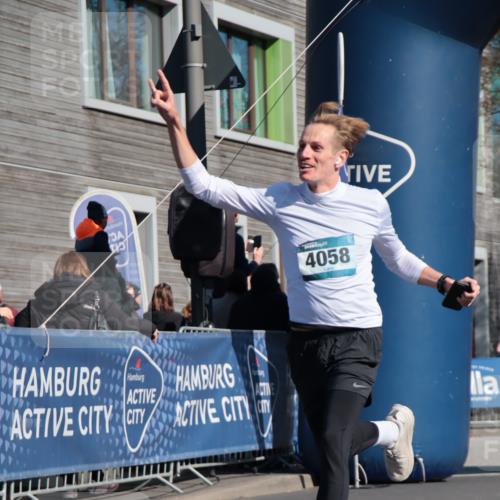 06.04.2025 - 44. Internationalen Wilhelmsburger Insellauf A. Gomolzig http://msf.ph/oto/7576491 06.04.2025 10:33:33 Ziel 4058 meine-sportfotos.de