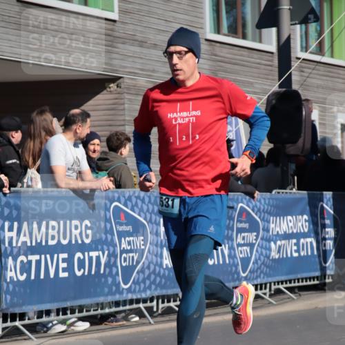 06.04.2025 - 44. Internationalen Wilhelmsburger Insellauf A. Gomolzig http://msf.ph/oto/7576573 06.04.2025 10:33:20 Ziel 3177, 4186, 4531 meine-sportfotos.de