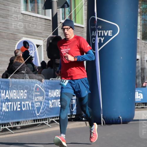 06.04.2025 - 44. Internationalen Wilhelmsburger Insellauf A. Gomolzig http://msf.ph/oto/7576590 06.04.2025 10:33:19 Ziel 3177, 3234, 4186, 4531 meine-sportfotos.de