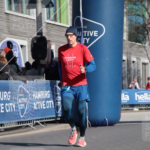 06.04.2025 - 44. Internationalen Wilhelmsburger Insellauf A. Gomolzig http://msf.ph/oto/7576595 06.04.2025 10:33:19 Ziel 3177, 3234, 4186, 4531 meine-sportfotos.de