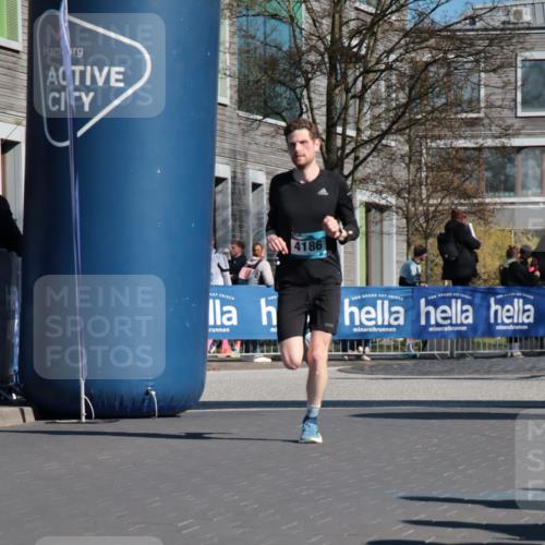 06.04.2025 - 44. Internationalen Wilhelmsburger Insellauf A. Gomolzig http://msf.ph/oto/7576642 06.04.2025 10:33:16 Ziel 3234, 3564, 3747, 4186, 4531 meine-sportfotos.de