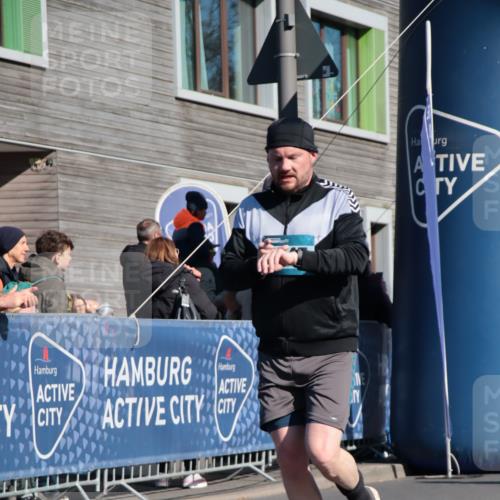 06.04.2025 - 44. Internationalen Wilhelmsburger Insellauf A. Gomolzig http://msf.ph/oto/7576676 06.04.2025 10:33:11 Ziel 3234, 3564, 3747, 4186, 4400, 5026 meine-sportfotos.de