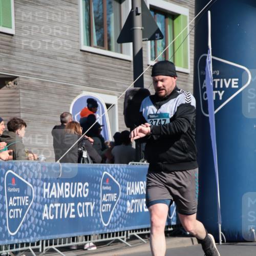 06.04.2025 - 44. Internationalen Wilhelmsburger Insellauf A. Gomolzig http://msf.ph/oto/7576679 06.04.2025 10:33:11 Ziel 3234, 3564, 3747, 4186, 4400, 5026 meine-sportfotos.de