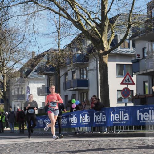 06.04.2025 - 44. Internationalen Wilhelmsburger Insellauf Luisa Fischer http://msf.ph/oto/7576760 06.04.2025 10:43:12 Ziel 3158, 3706, 371 meine-sportfotos.de