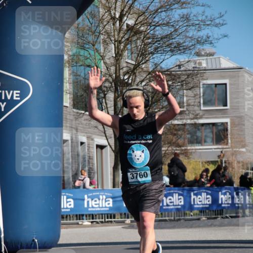 06.04.2025 - 44. Internationalen Wilhelmsburger Insellauf A. Gomolzig http://msf.ph/oto/7576768 06.04.2025 10:32:58 Ziel 3760, 4358 meine-sportfotos.de