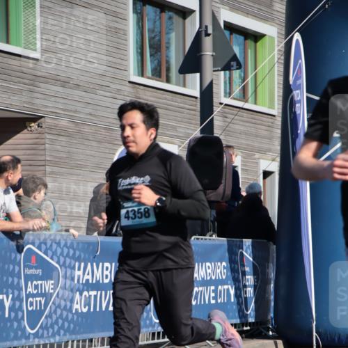 06.04.2025 - 44. Internationalen Wilhelmsburger Insellauf A. Gomolzig http://msf.ph/oto/7576773 06.04.2025 10:32:53 Ziel 3760, 3863, 4358, 5137 meine-sportfotos.de