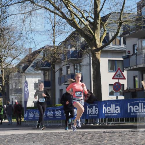 06.04.2025 - 44. Internationalen Wilhelmsburger Insellauf Luisa Fischer http://msf.ph/oto/7576802 06.04.2025 10:43:13 Ziel 3158, 3706, 1 meine-sportfotos.de