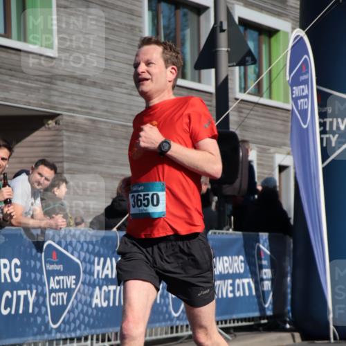 06.04.2025 - 44. Internationalen Wilhelmsburger Insellauf A. Gomolzig http://msf.ph/oto/7576821 06.04.2025 10:32:33 Ziel 3650, 5002, 5086 meine-sportfotos.de