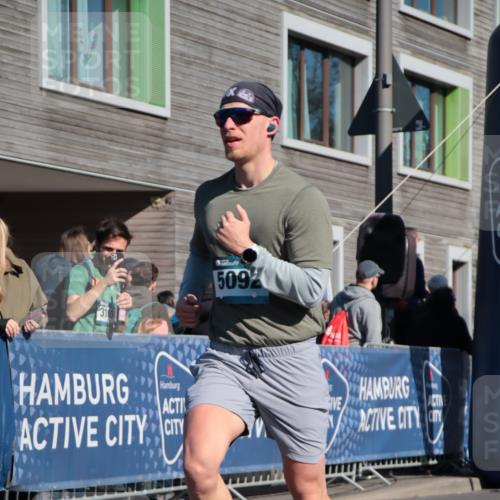 06.04.2025 - 44. Internationalen Wilhelmsburger Insellauf A. Gomolzig http://msf.ph/oto/7576846 06.04.2025 10:32:19 Ziel 3359, 4242, 4556, 5092 meine-sportfotos.de