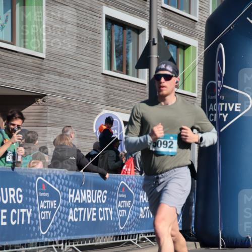 06.04.2025 - 44. Internationalen Wilhelmsburger Insellauf A. Gomolzig http://msf.ph/oto/7576856 06.04.2025 10:32:19 Ziel 3359, 4242, 4556, 5092 meine-sportfotos.de