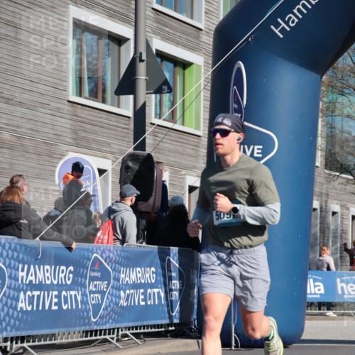 06.04.2025 - 44. Internationalen Wilhelmsburger Insellauf A. Gomolzig http://msf.ph/oto/7576866 06.04.2025 10:32:18 Ziel 3359, 4242, 4556, 5092 meine-sportfotos.de