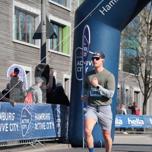 06.04.2025 - 44. Internationalen Wilhelmsburger Insellauf A. Gomolzig http://msf.ph/oto/7576872 06.04.2025 10:32:18 Ziel 3359, 4242, 4556, 5092 meine-sportfotos.de
