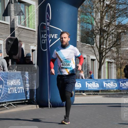 06.04.2025 - 44. Internationalen Wilhelmsburger Insellauf A. Gomolzig http://msf.ph/oto/7576916 06.04.2025 10:32:15 Ziel 3359, 4373, 4556, 5092 meine-sportfotos.de