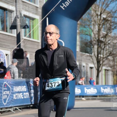 06.04.2025 - 44. Internationalen Wilhelmsburger Insellauf A. Gomolzig http://msf.ph/oto/7576923 06.04.2025 10:32:11 Ziel 4373, 4556 meine-sportfotos.de