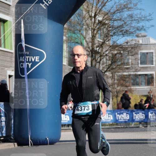 06.04.2025 - 44. Internationalen Wilhelmsburger Insellauf A. Gomolzig http://msf.ph/oto/7576934 06.04.2025 10:32:10 Ziel 3545, 4373, 4556 meine-sportfotos.de