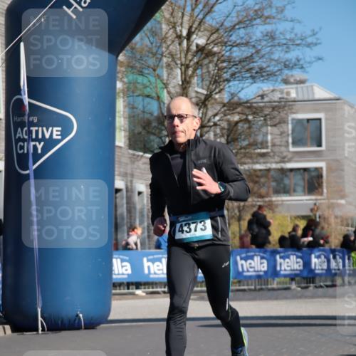 06.04.2025 - 44. Internationalen Wilhelmsburger Insellauf A. Gomolzig http://msf.ph/oto/7576940 06.04.2025 10:32:10 Ziel 3545, 4373, 4556 meine-sportfotos.de