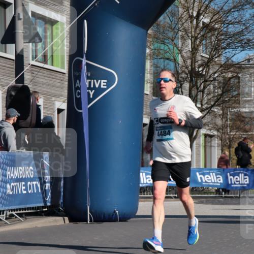 06.04.2025 - 44. Internationalen Wilhelmsburger Insellauf A. Gomolzig http://msf.ph/oto/7576996 06.04.2025 10:31:57 Ziel 3051, 4057, 4223, 4484, 4602 meine-sportfotos.de