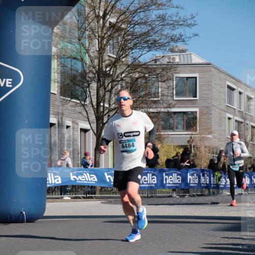 06.04.2025 - 44. Internationalen Wilhelmsburger Insellauf A. Gomolzig http://msf.ph/oto/7577004 06.04.2025 10:31:56 Ziel 3051, 3962, 4057, 4223, 4271, 4484, 4602 meine-sportfotos.de
